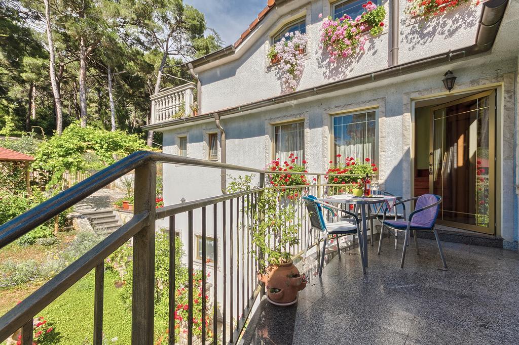 Apartments Ljiljana Pula Exterior photo