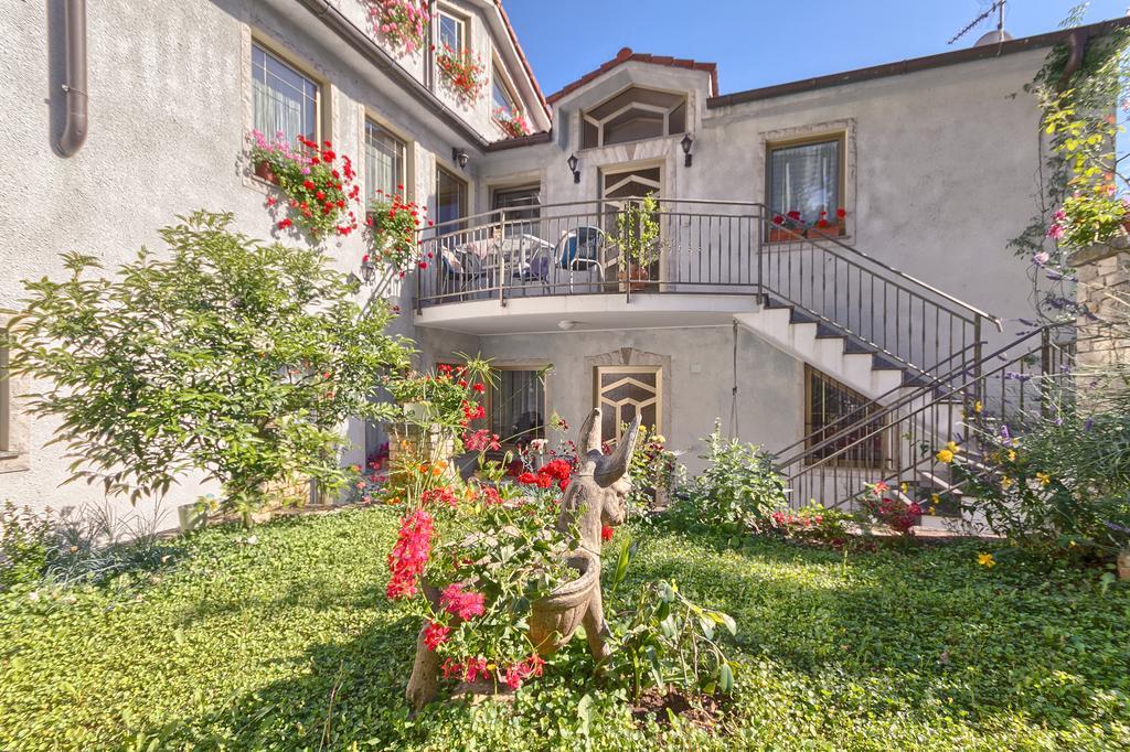 Apartments Ljiljana Pula Exterior photo